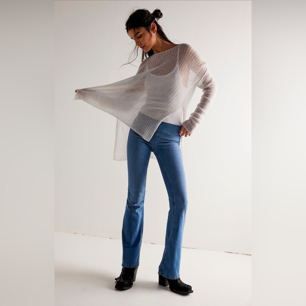 Free people Penny pull-on flare jeans . - Picture 7 of 8